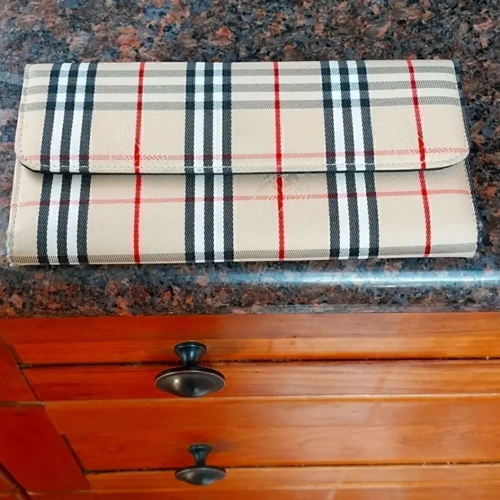 Plaid Wallet... 